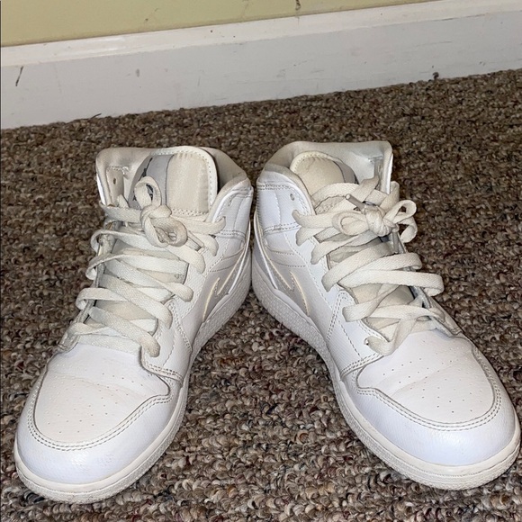 Kids Nike Air Jordan 1 High-Top Sneakers - Picture 2 of 8